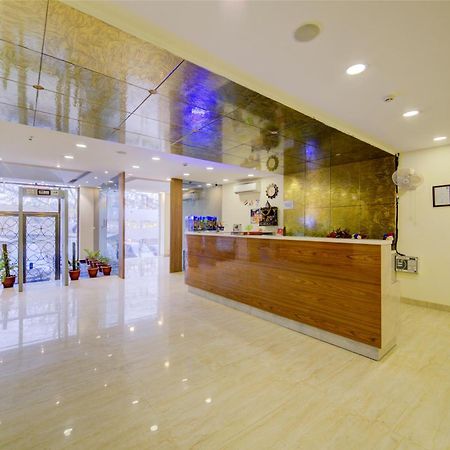 Hotel Grand Suites By D'Capitol Near Delhi Airport Нью-Дели Экстерьер фото
