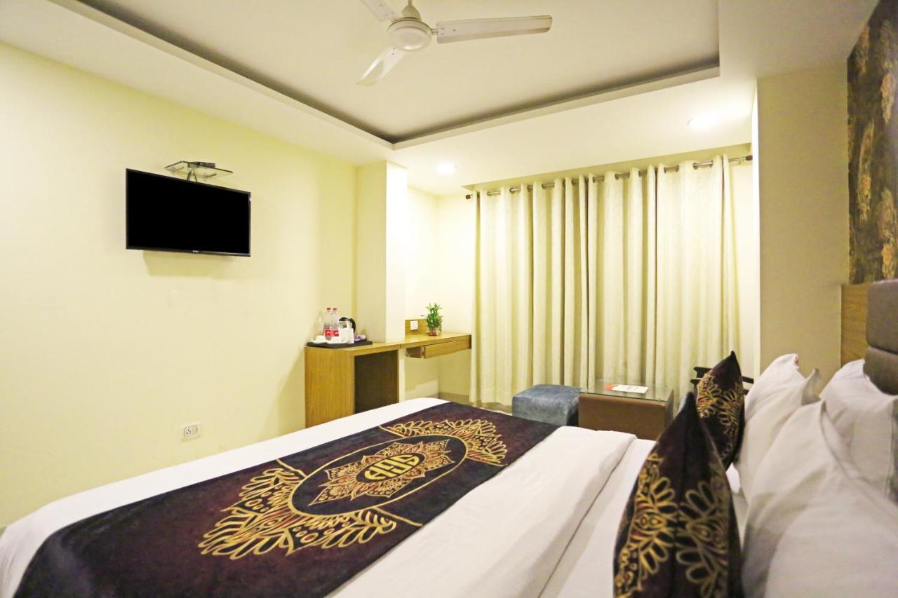 Hotel Grand Suites By D'Capitol Near Delhi Airport Нью-Дели Экстерьер фото