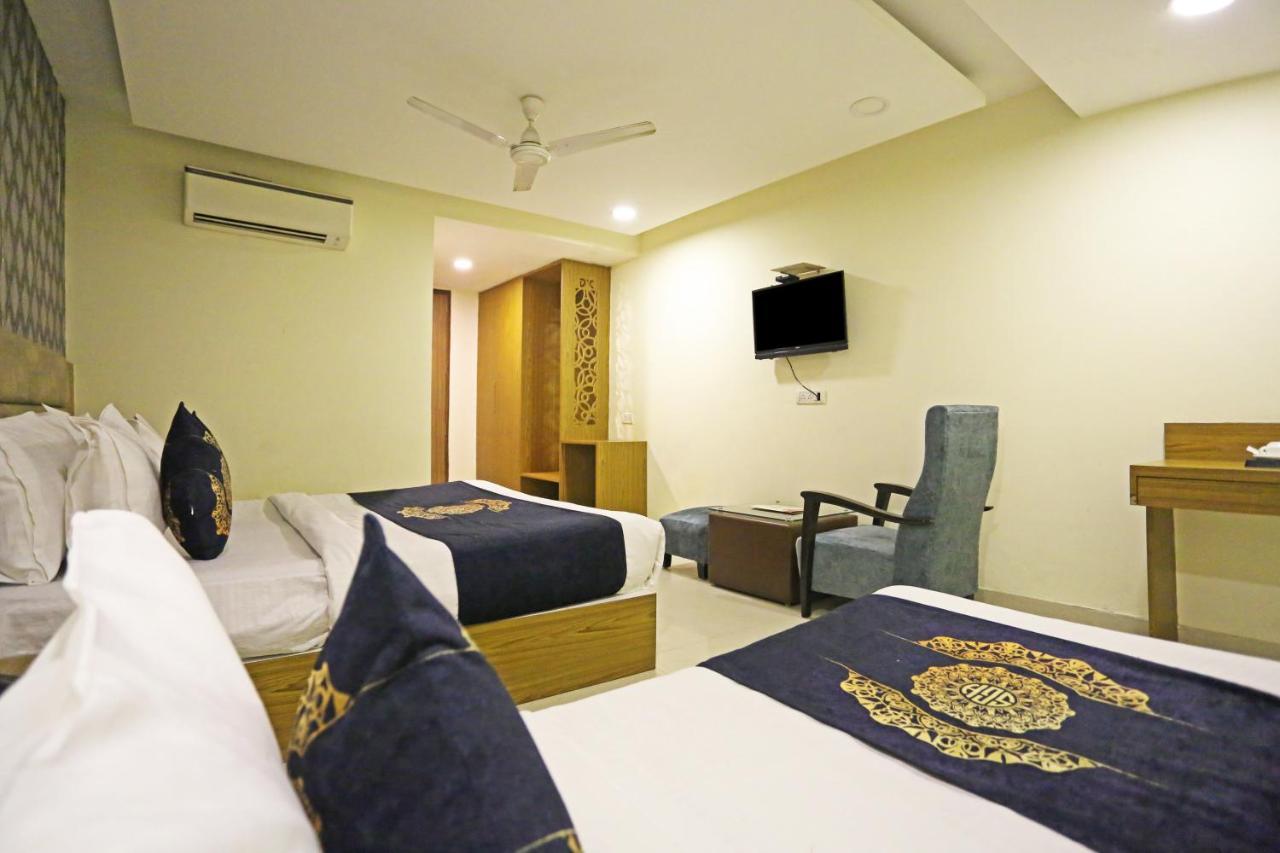 Hotel Grand Suites By D'Capitol Near Delhi Airport Нью-Дели Экстерьер фото