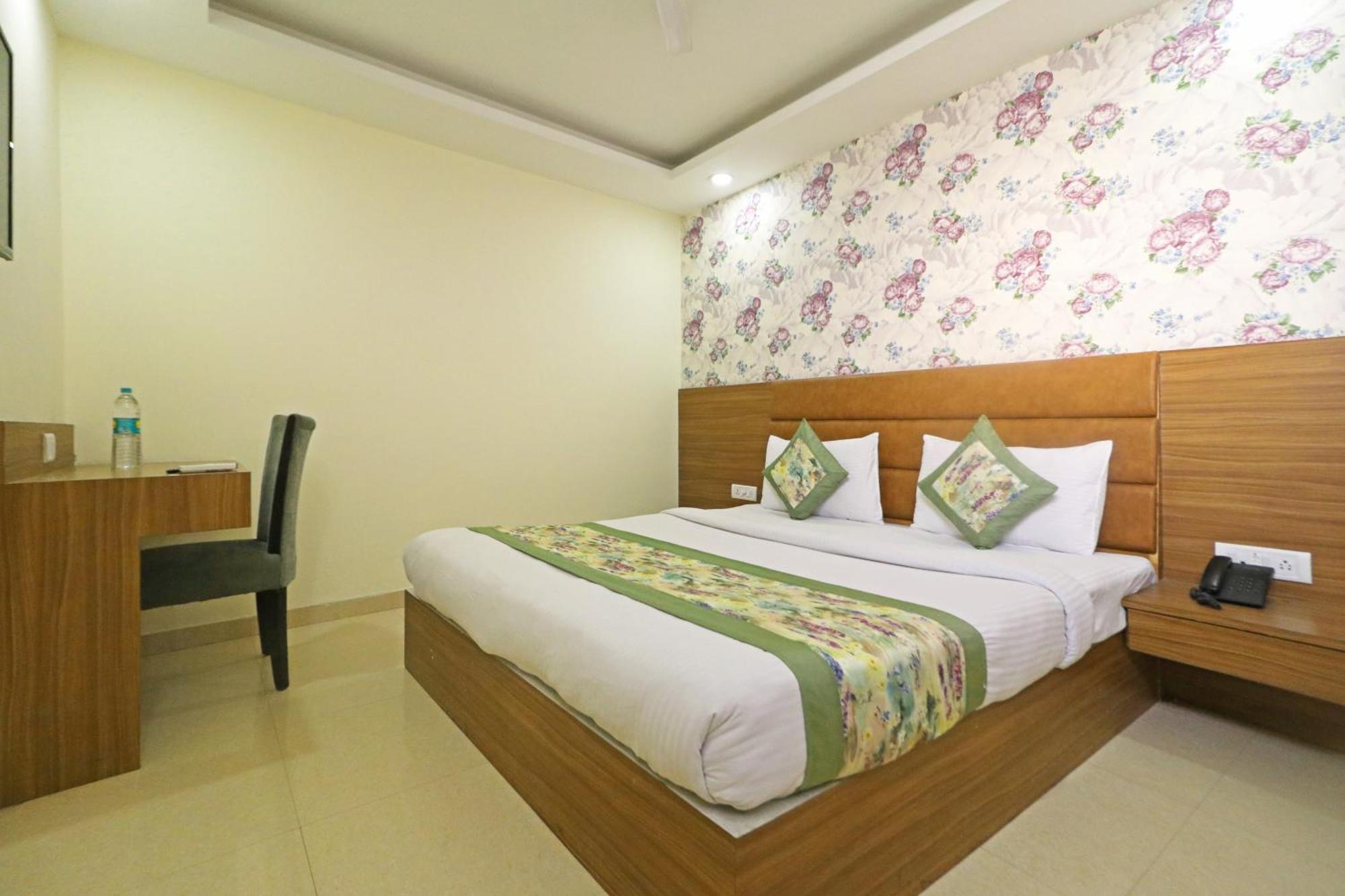 Hotel Grand Suites By D'Capitol Near Delhi Airport Нью-Дели Экстерьер фото