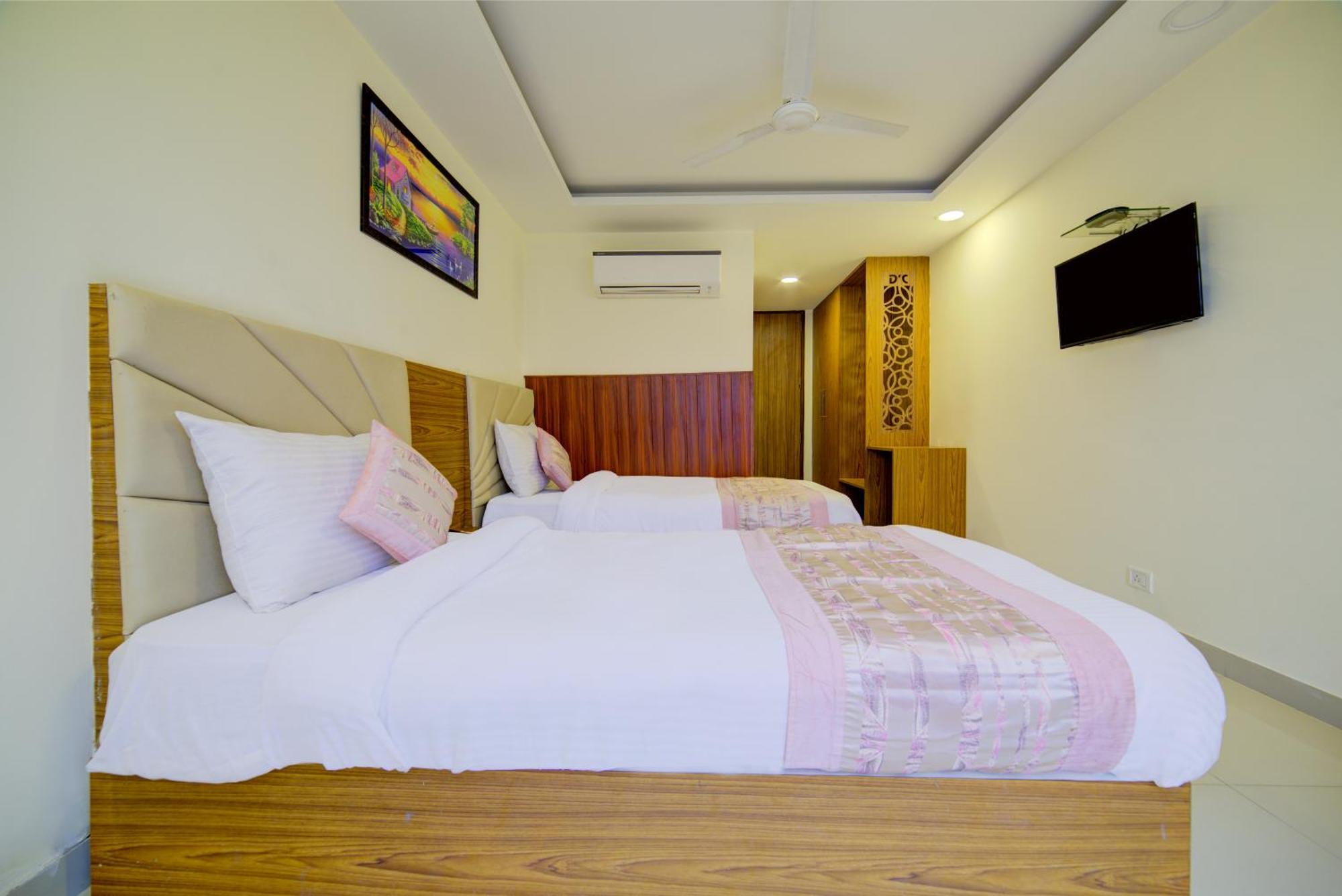 Hotel Grand Suites By D'Capitol Near Delhi Airport Нью-Дели Экстерьер фото