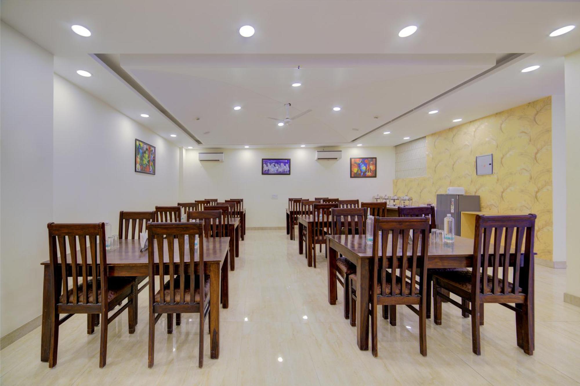 Hotel Grand Suites By D'Capitol Near Delhi Airport Нью-Дели Экстерьер фото