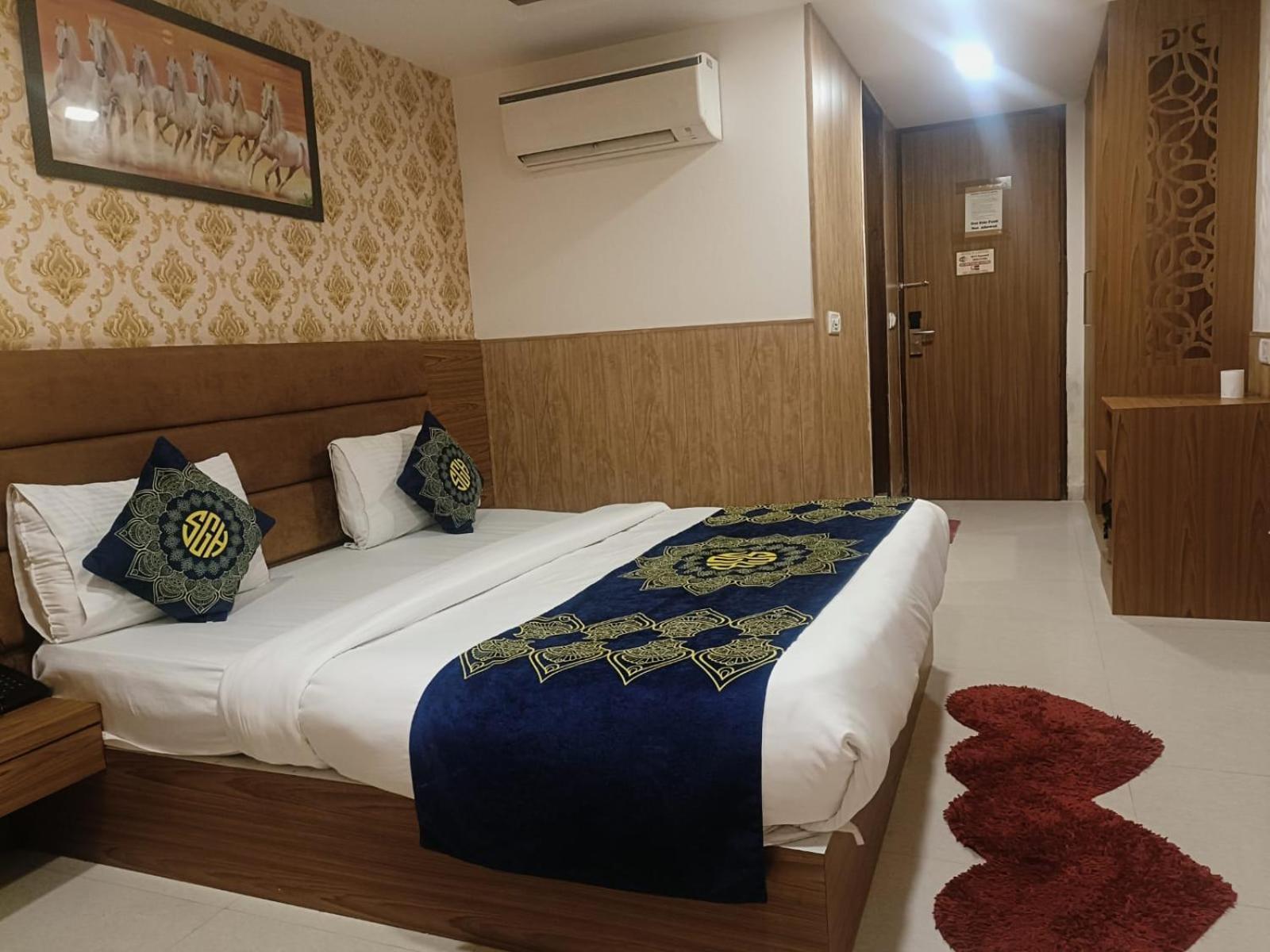 Hotel Grand Suites By D'Capitol Near Delhi Airport Нью-Дели Экстерьер фото
