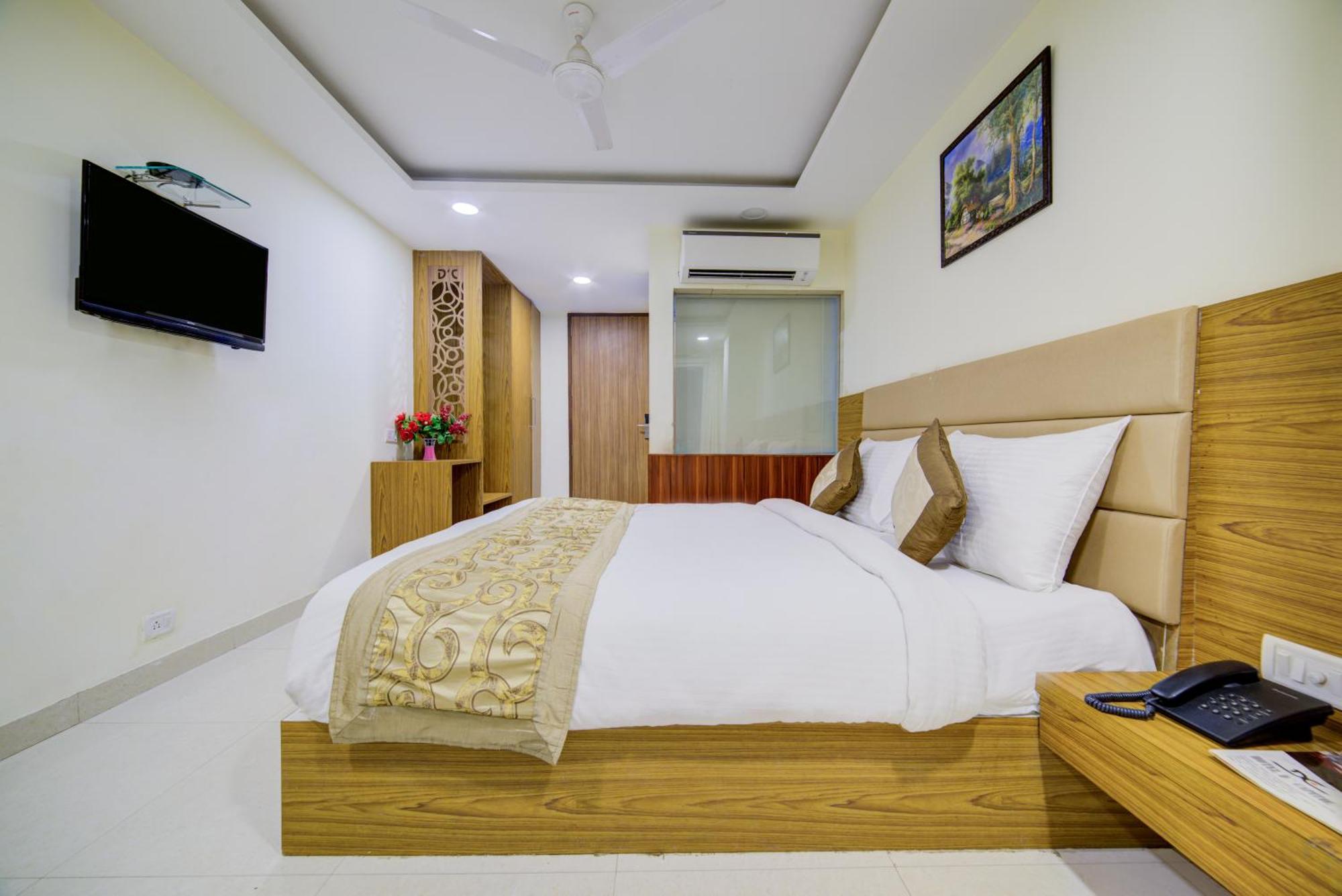 Hotel Grand Suites By D'Capitol Near Delhi Airport Нью-Дели Экстерьер фото