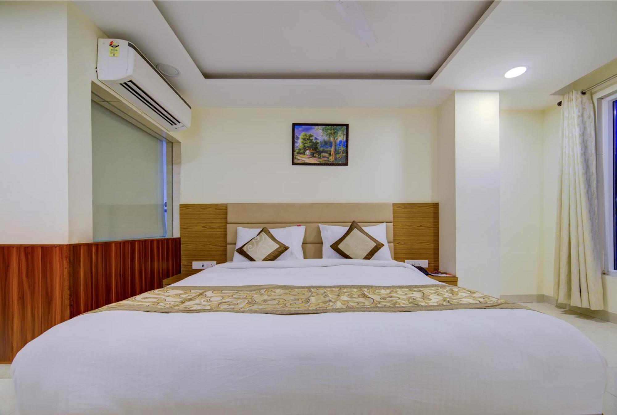 Hotel Grand Suites By D'Capitol Near Delhi Airport Нью-Дели Экстерьер фото