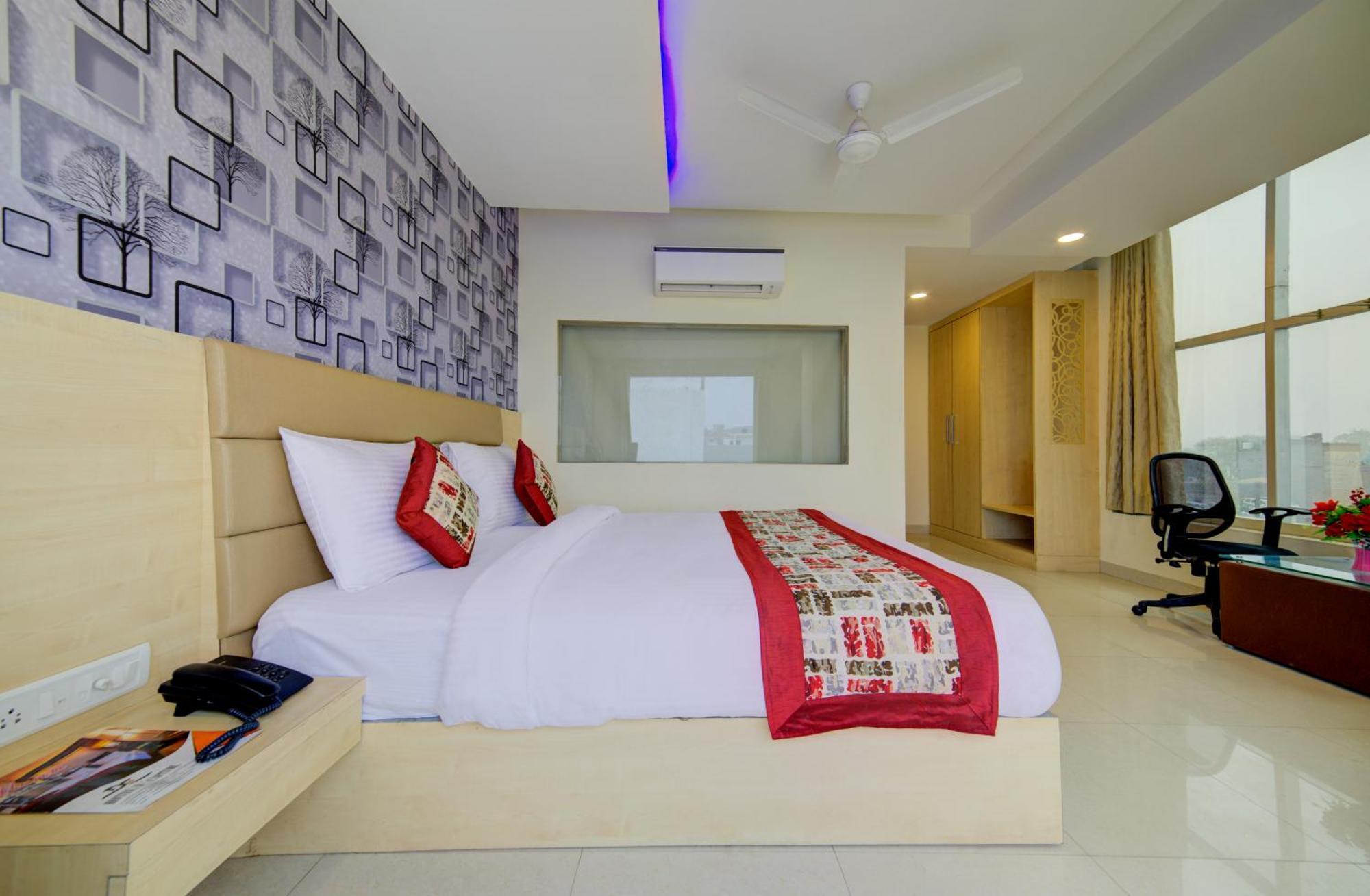Hotel Grand Suites By D'Capitol Near Delhi Airport Нью-Дели Экстерьер фото