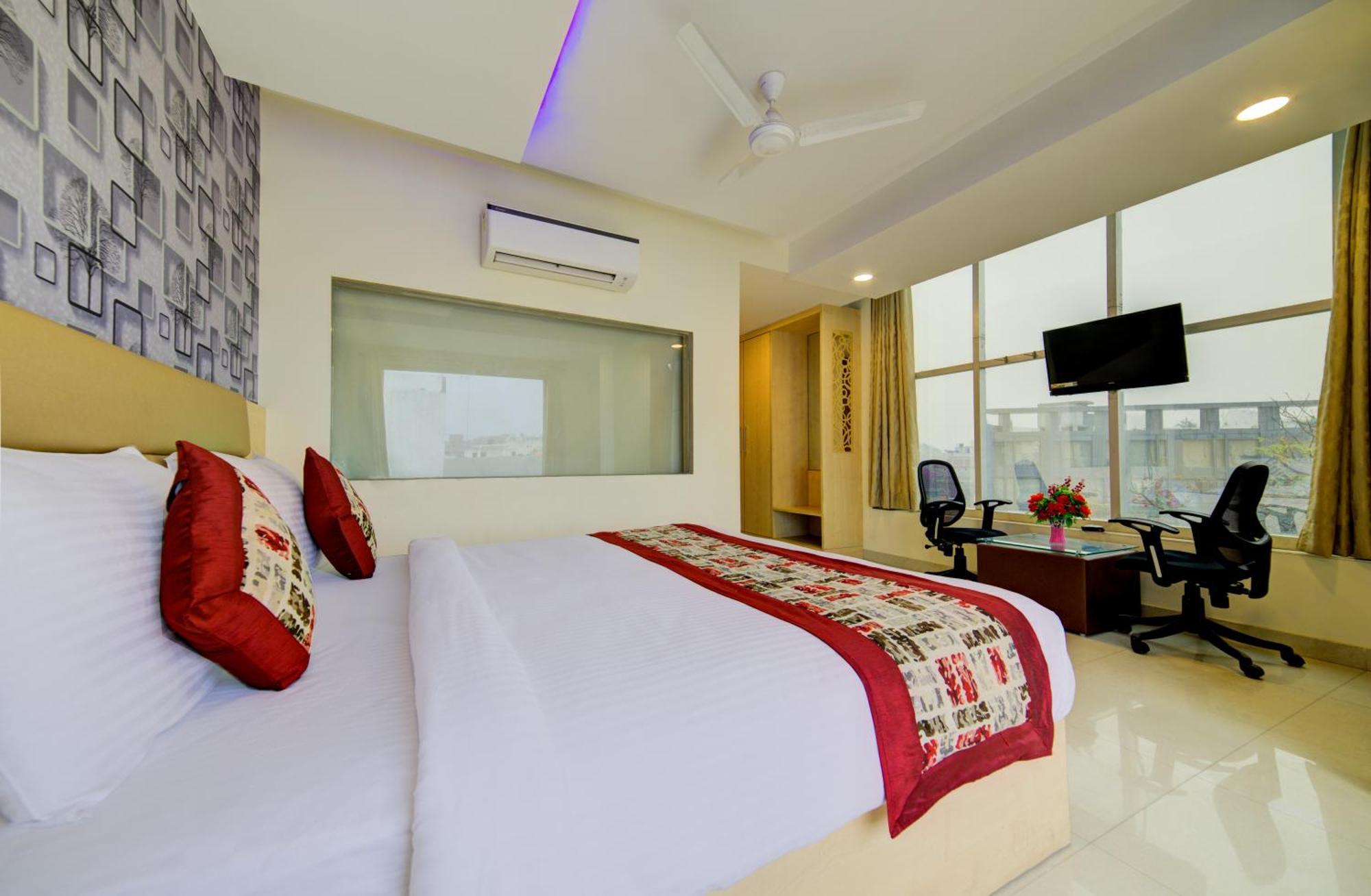 Hotel Grand Suites By D'Capitol Near Delhi Airport Нью-Дели Экстерьер фото