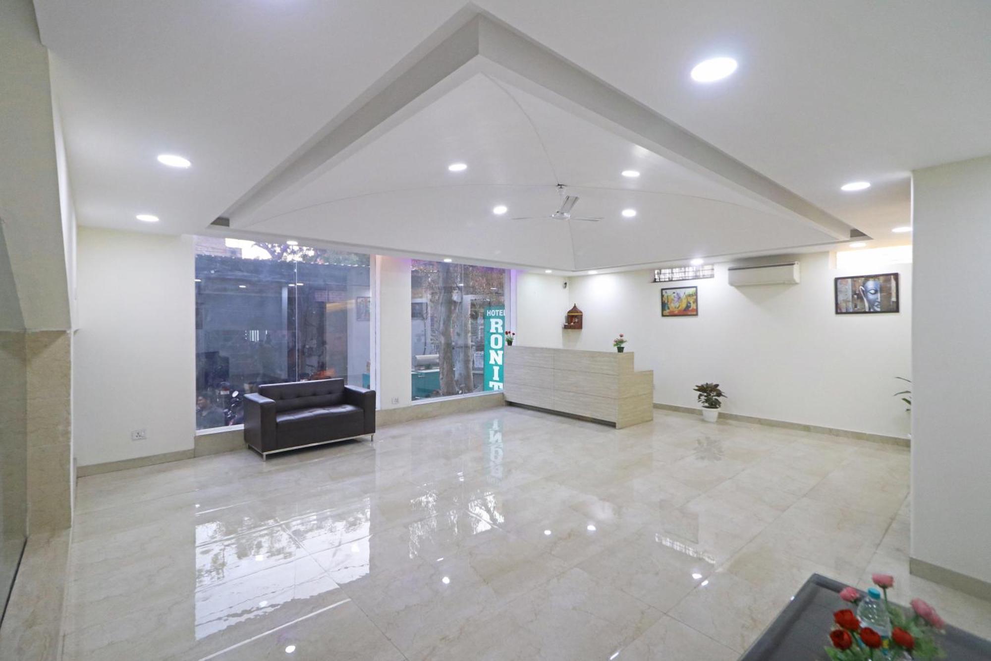 Hotel Grand Suites By D'Capitol Near Delhi Airport Нью-Дели Экстерьер фото