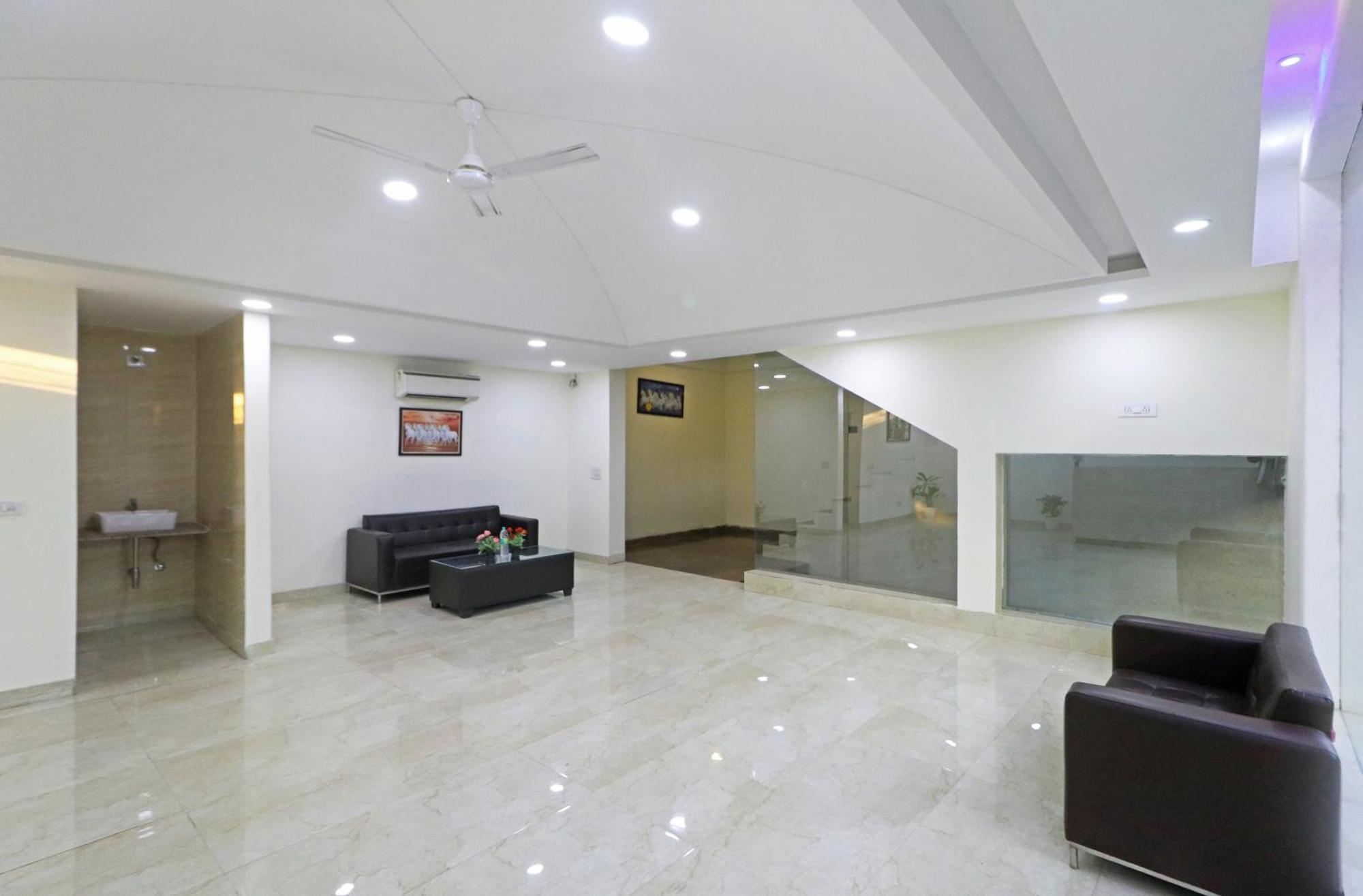 Hotel Grand Suites By D'Capitol Near Delhi Airport Нью-Дели Экстерьер фото