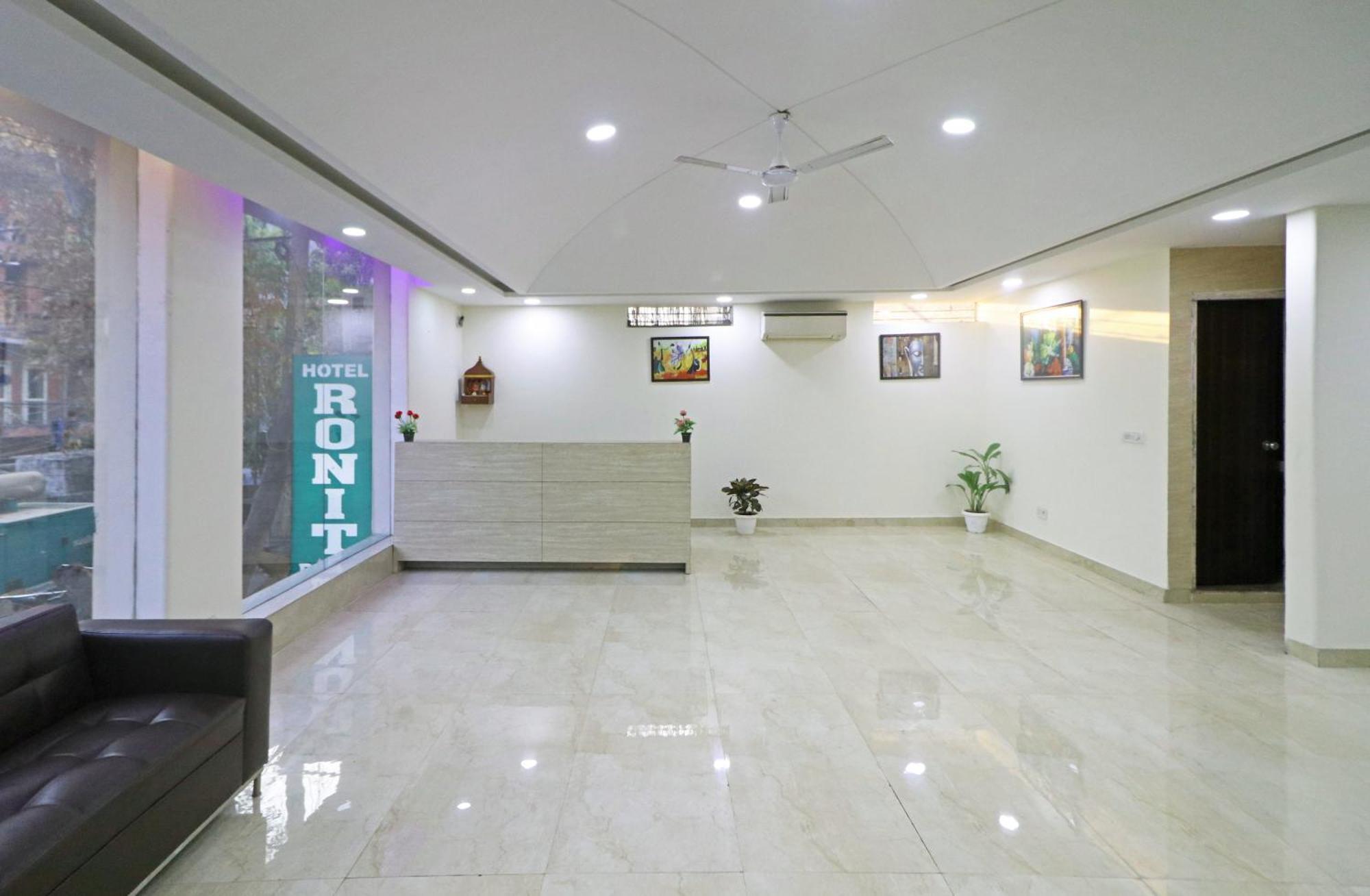 Hotel Grand Suites By D'Capitol Near Delhi Airport Нью-Дели Экстерьер фото