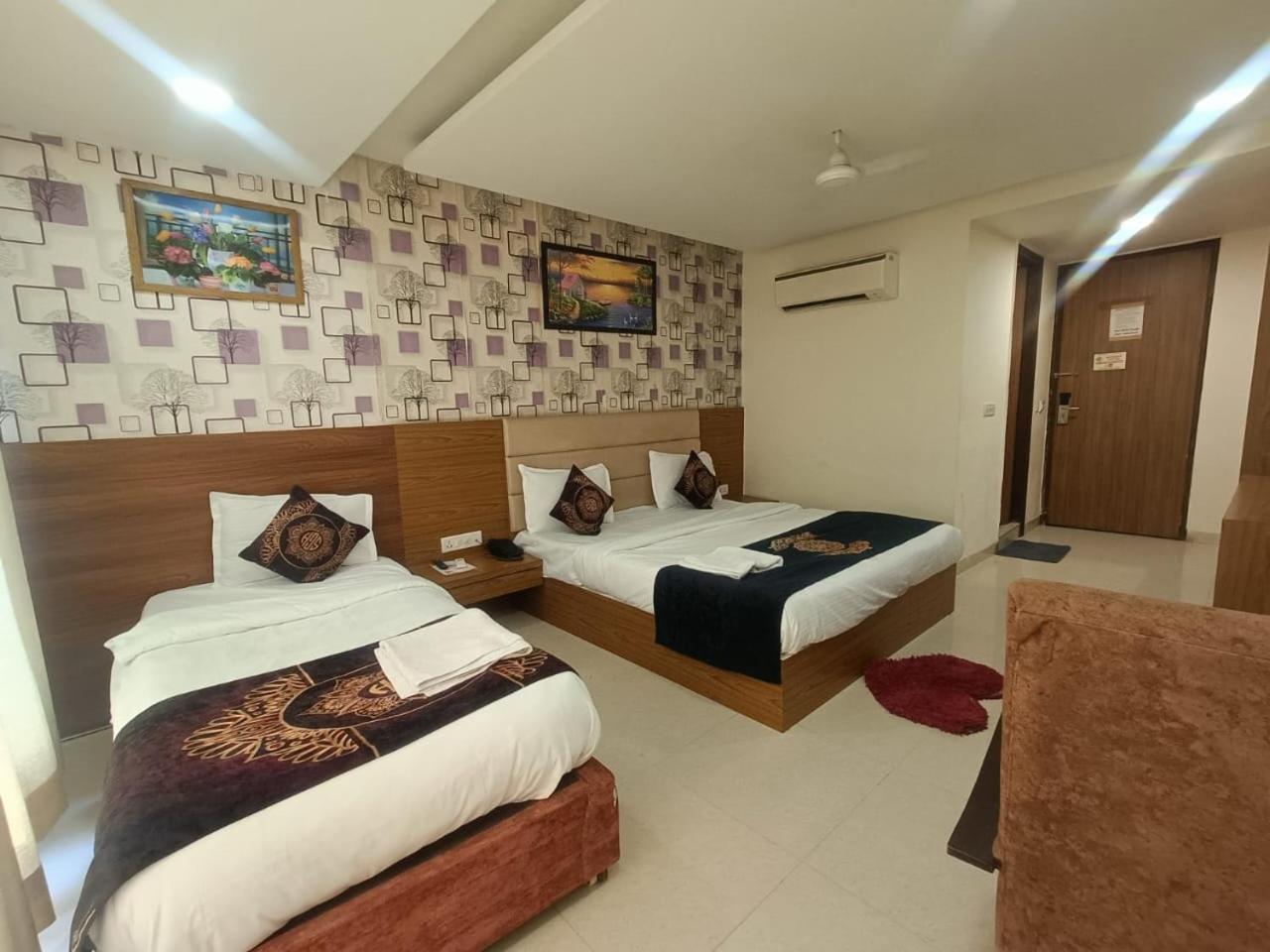 Hotel Grand Suites By D'Capitol Near Delhi Airport Нью-Дели Экстерьер фото