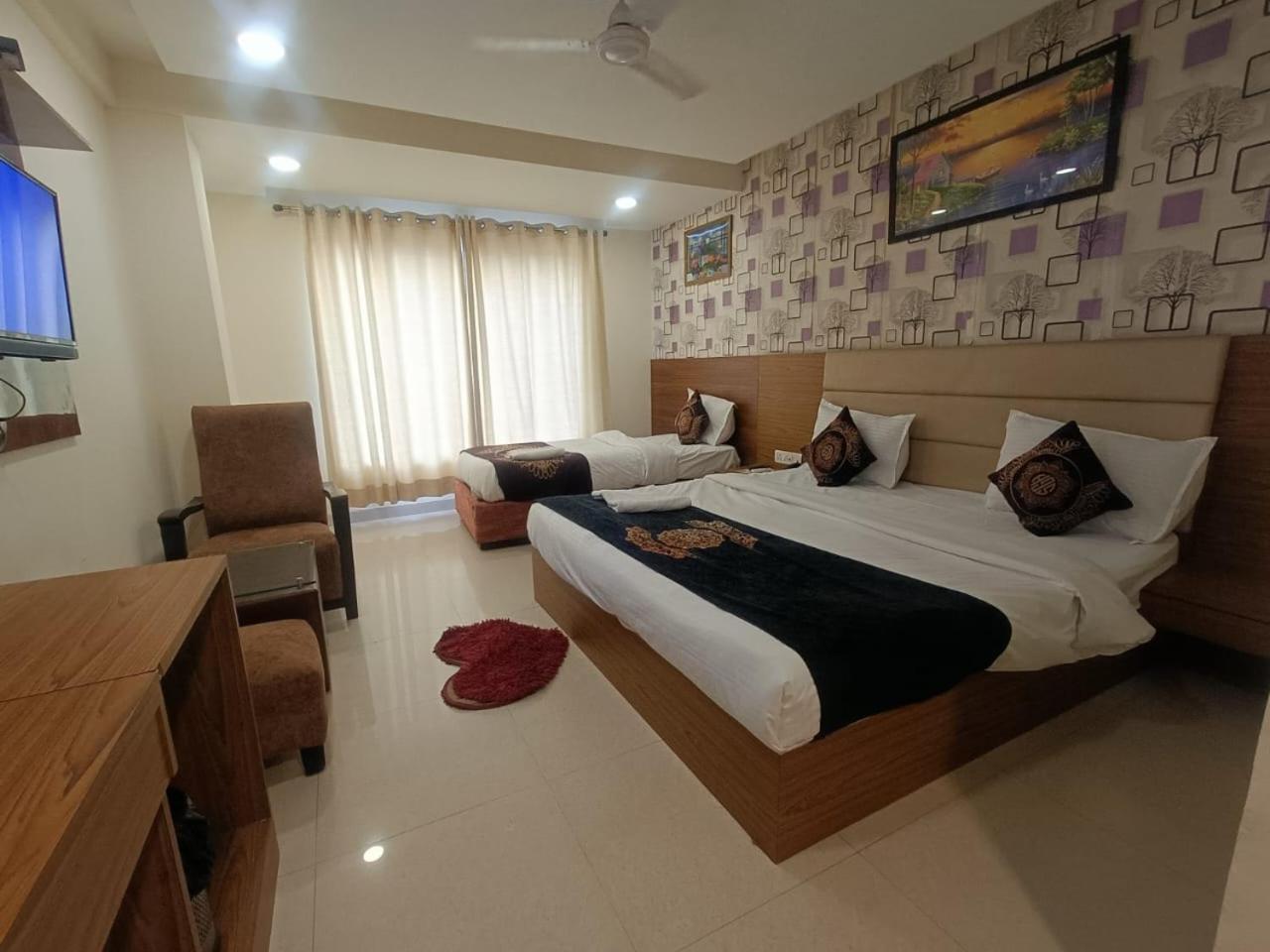 Hotel Grand Suites By D'Capitol Near Delhi Airport Нью-Дели Экстерьер фото