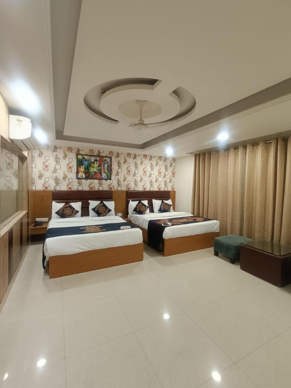Hotel Grand Suites By D'Capitol Near Delhi Airport Нью-Дели Экстерьер фото